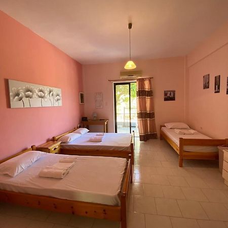 Yfantis Sakis Apartment'S Ератини Екстериор снимка