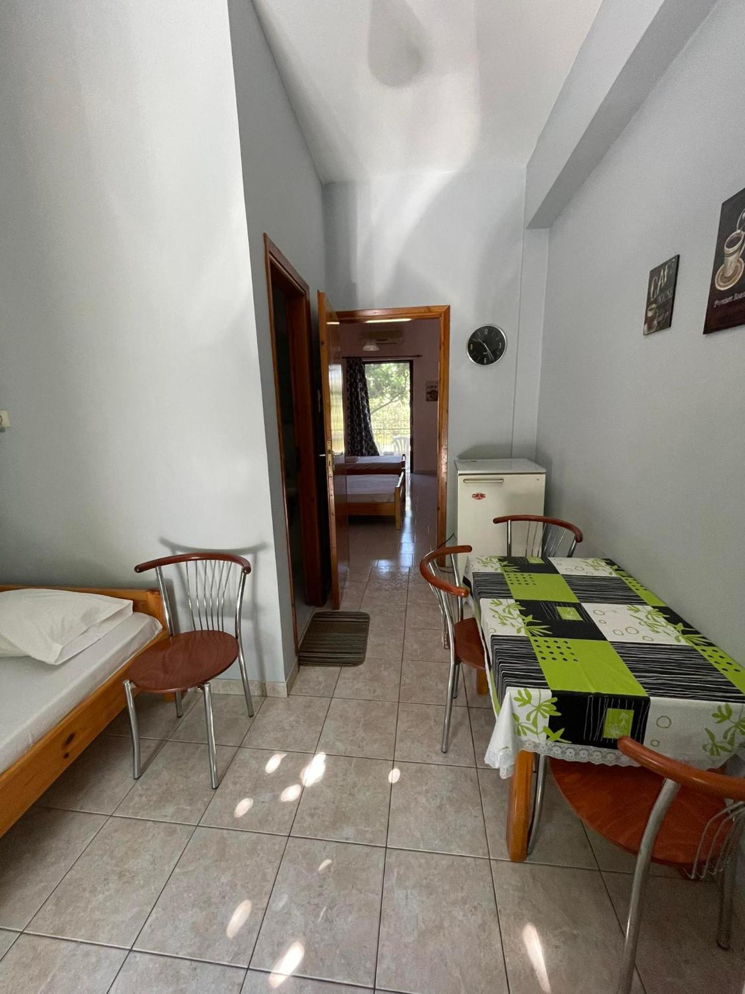 Yfantis Sakis Apartment'S Ератини Екстериор снимка