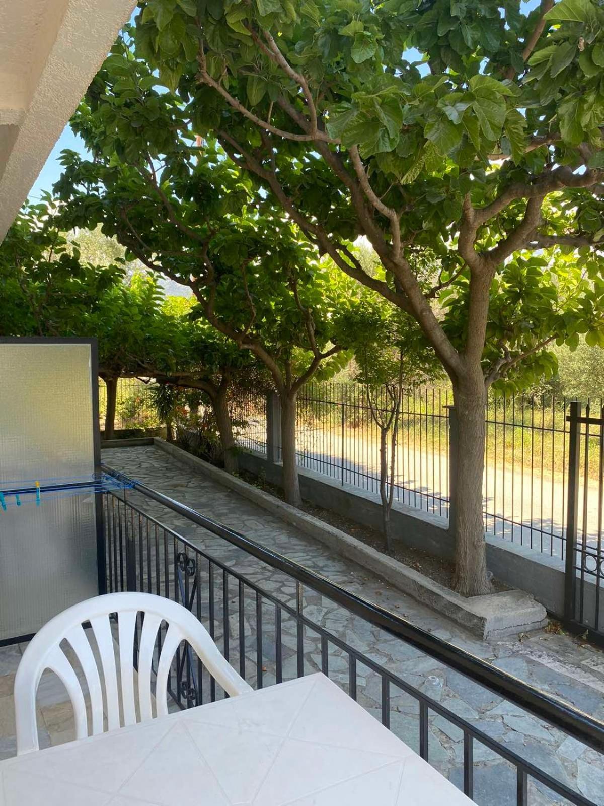 Yfantis Sakis Apartment'S Ератини Екстериор снимка